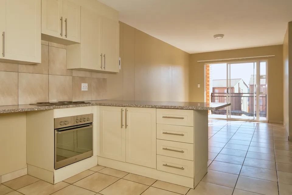 Equipped kitchen with a worktop and storage