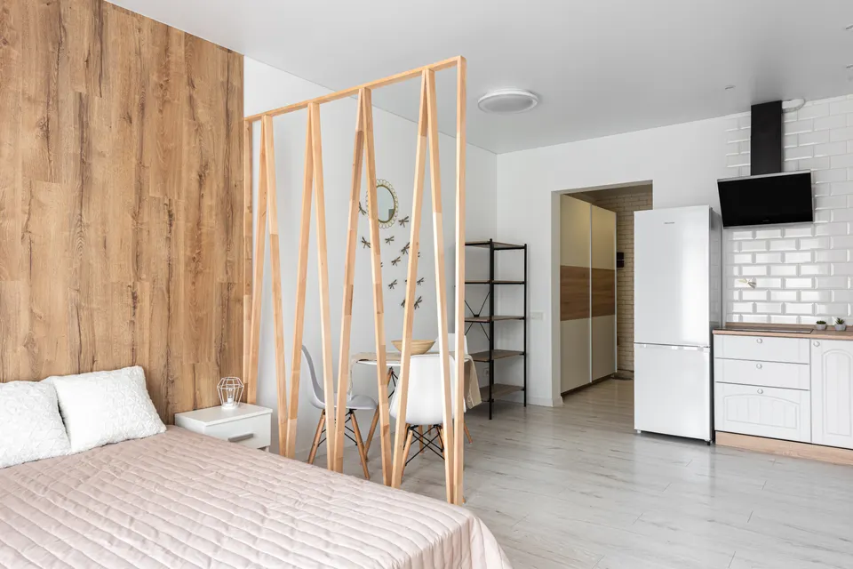 Studio with a sleeping area separated from the kitchen